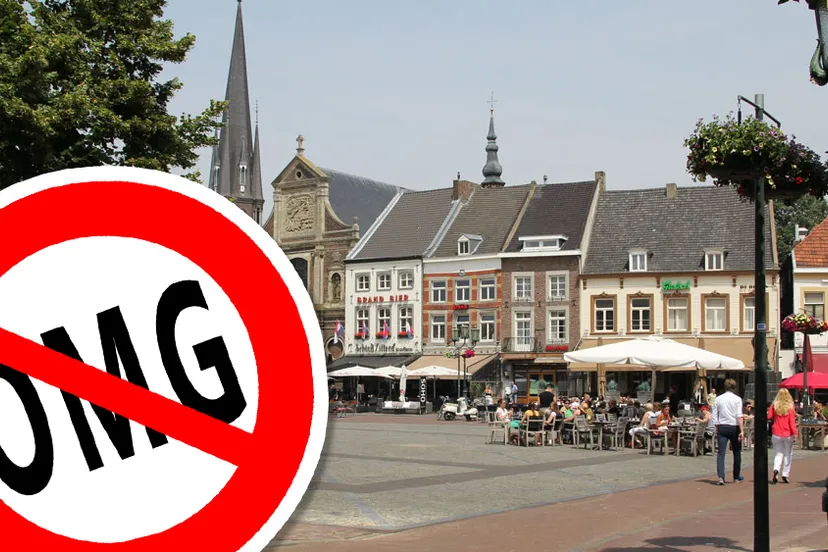 markt sittard op een zonnige zondag verbodsbord omg