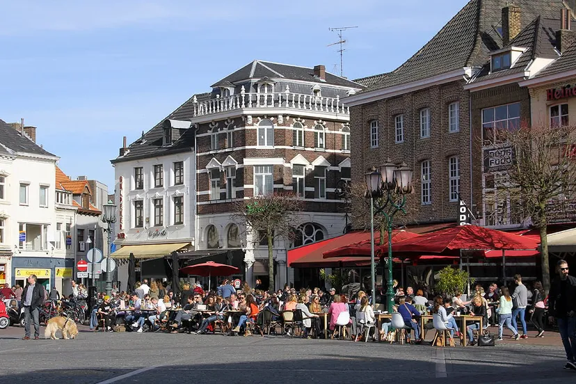 markt sittard terrassen zon voorjaar