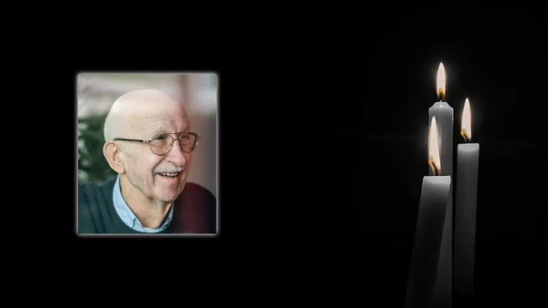 mart martens in memoriam drie kaarsen en zwarte achtergrond