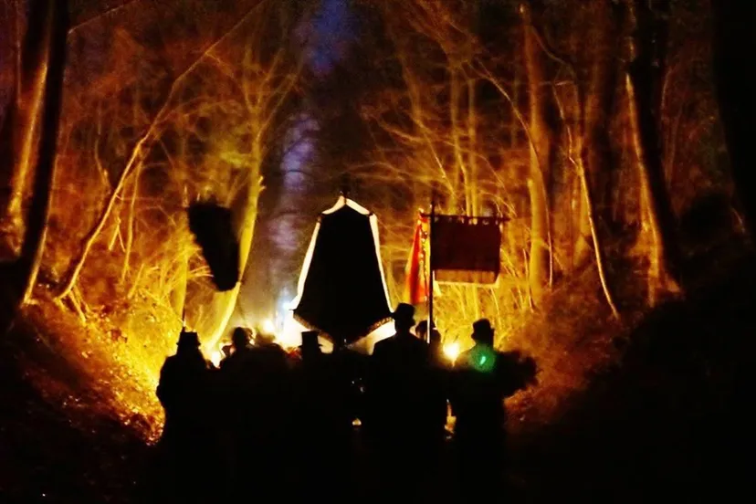 maske begraven in vroeger dagen