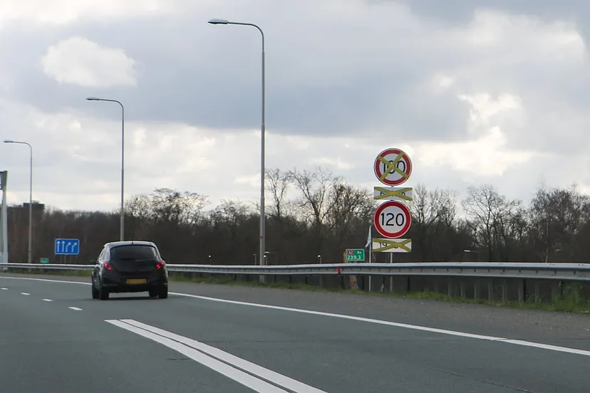 max snelheid naar 100kmhr overdag