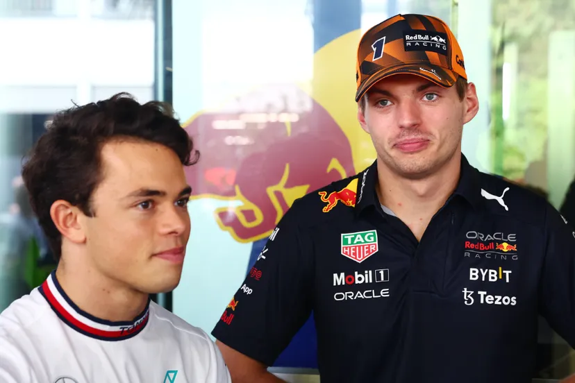 max verstappen en nyck de vries in singapore 2022