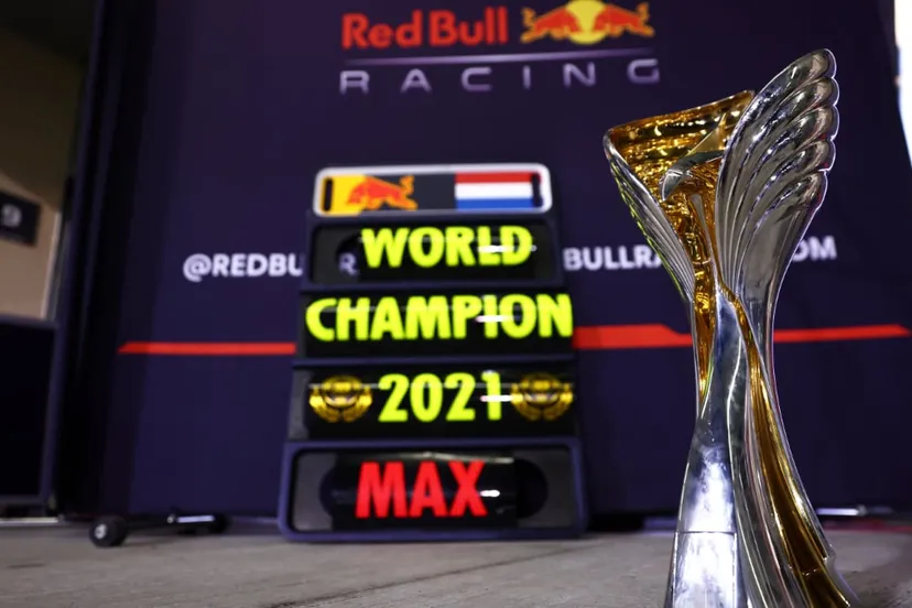 max verstappen f1 wereldkampioen beker