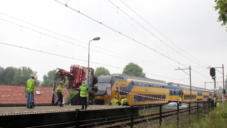 mblv481mp8qhpleq4j678ya4z ravage treinbortsing vrachtauto grind geleen oost 2