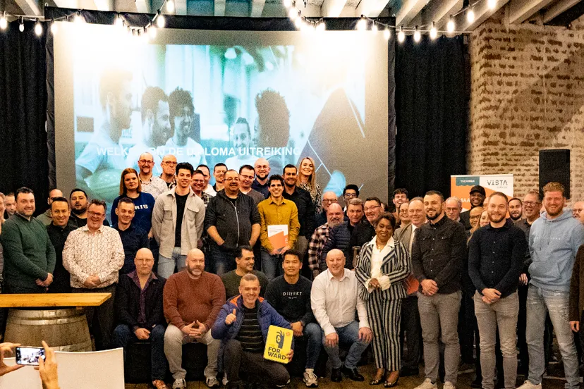 mbo diplomauitreiking vdl nedcar vista college groepsfoto