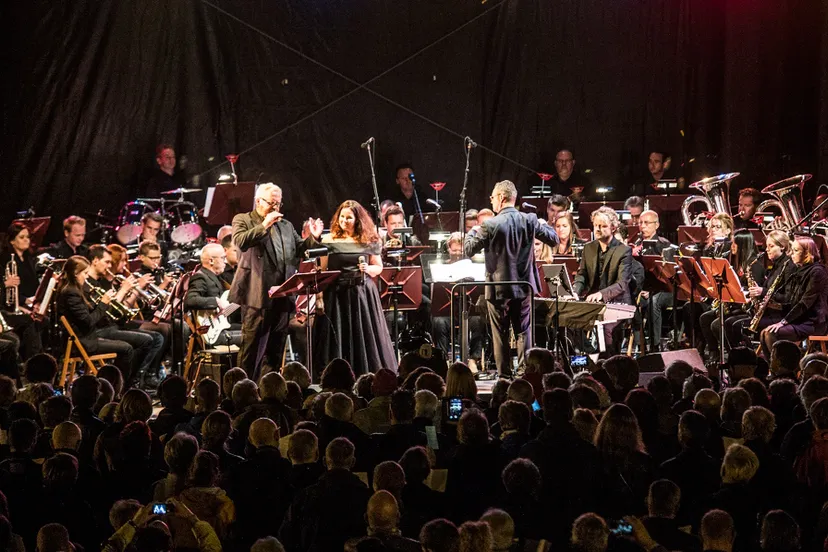 mega sing a long 12 1280x852 002