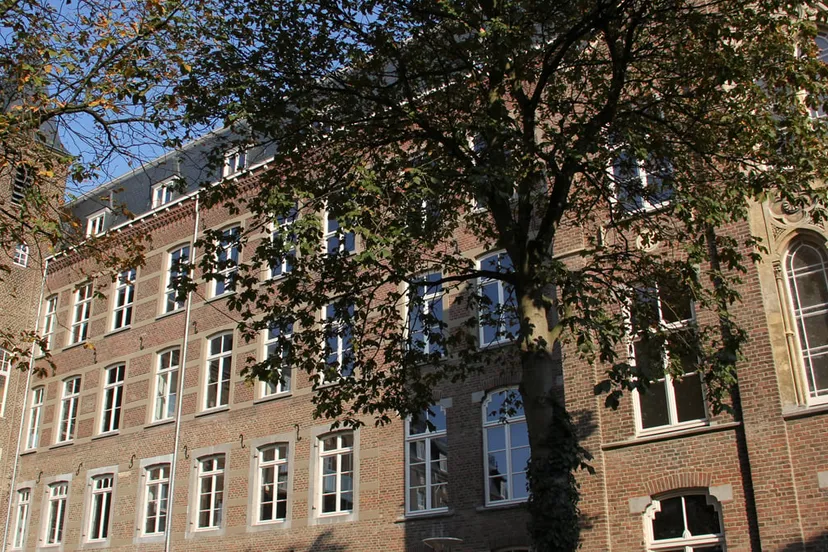 merici 16 9 hotel zijkant