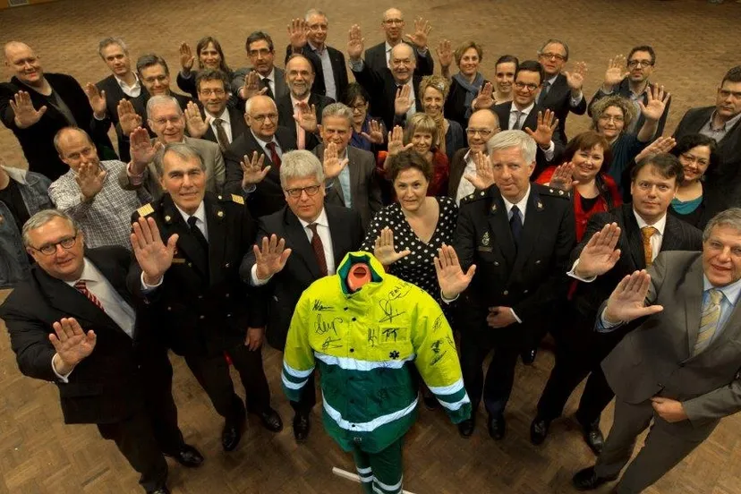 mgqtk84e5pzh2lul8xm0kxjlg handen af van onze hulpverleners 05120140313 halt tegen agress