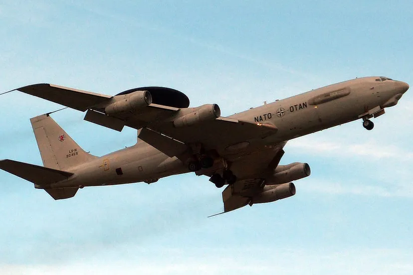 military 584021 1920 awacs na de start