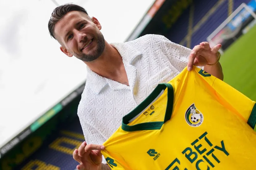 mitchell dijks tekent bij voor 2 jaar