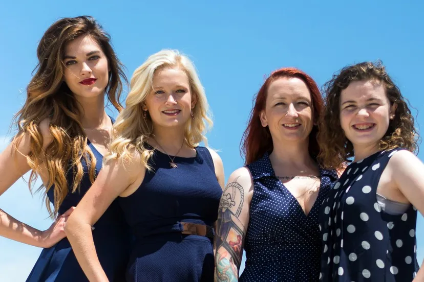 moeder vrouw daughters girls happy mother family mother child love happiness 840232