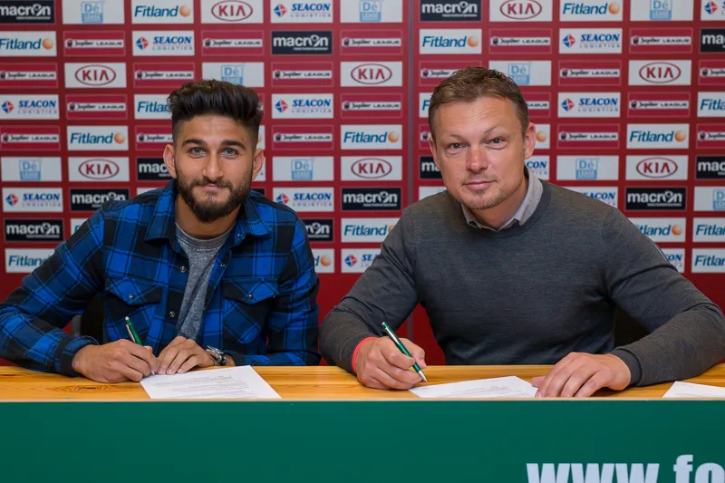 muhammed mert 23 06 2015 contractondertekening foto 1