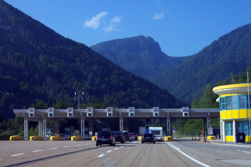 my friend cc by sa 30 http creativecommonsorglicensesby sa30 karawankentunnel