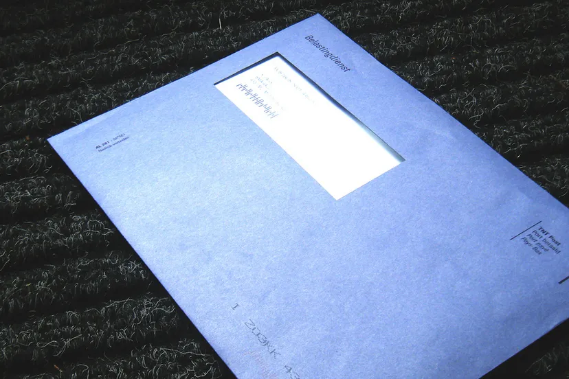 mystic mabel blauwe envelop cc by sa 20