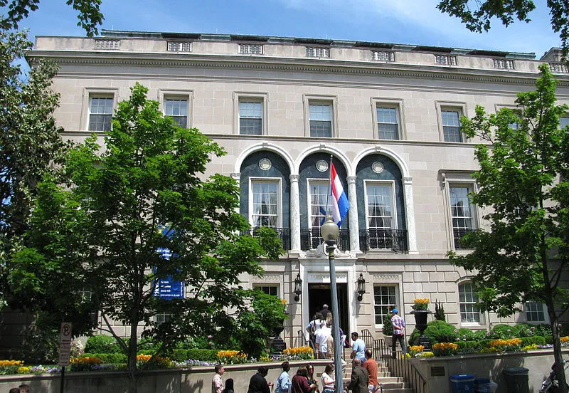 nederlandse ambassade in washington usa slowking4 cc by 30