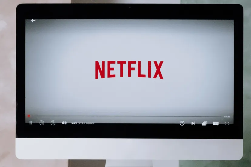 netflix op apple pc pexels cottonbro studio
