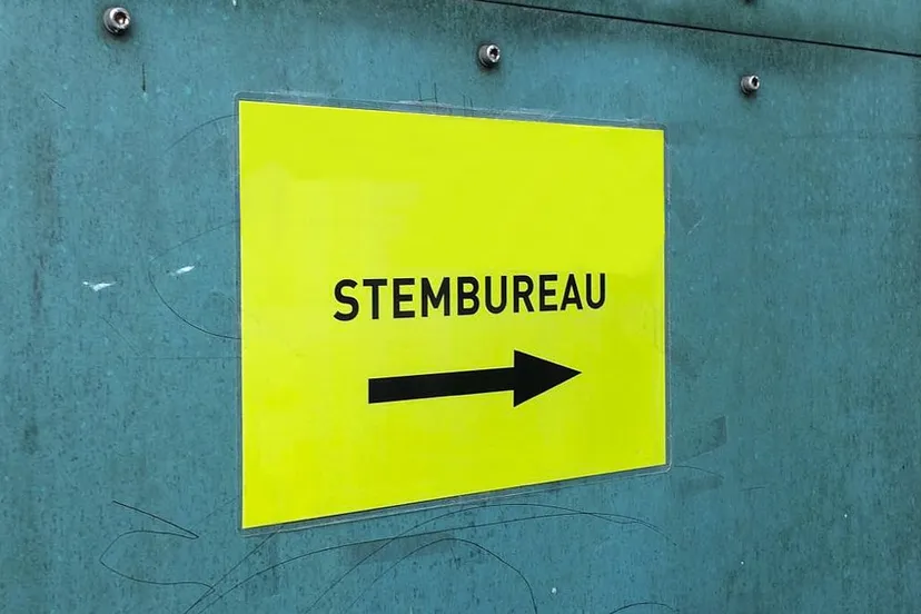 neutraal bord stembureau verkiezingen