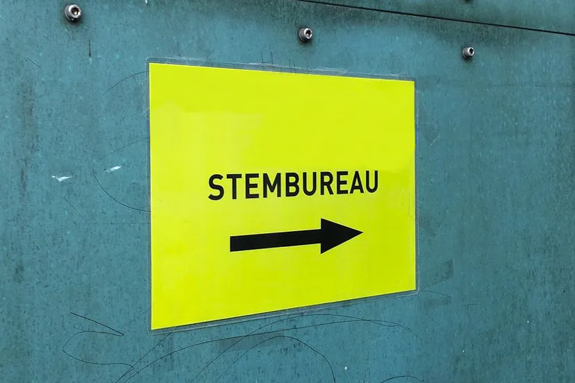 neutraal bord stembureau verkiezingen