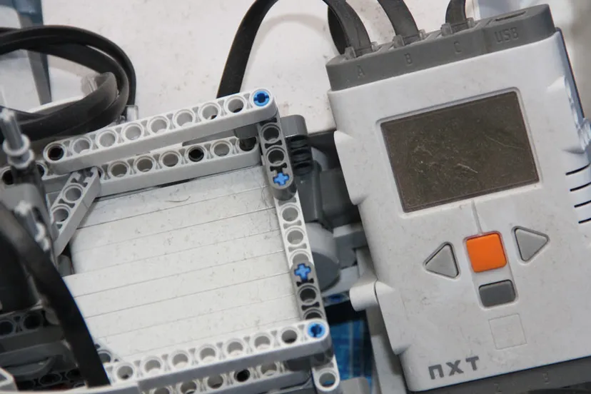 nhqy46p3xg69olqsq8rub10z1 lego robot computer