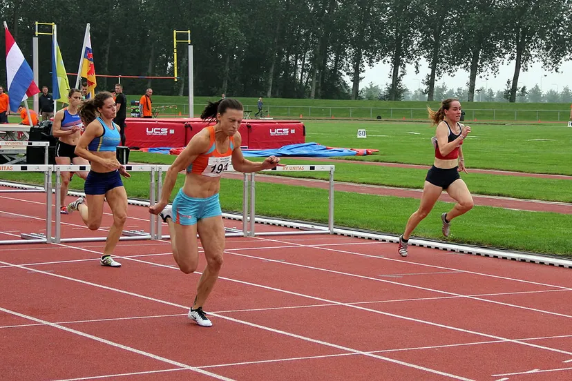 nk atletiek clubteams sittard eva strogies wint 100m horden