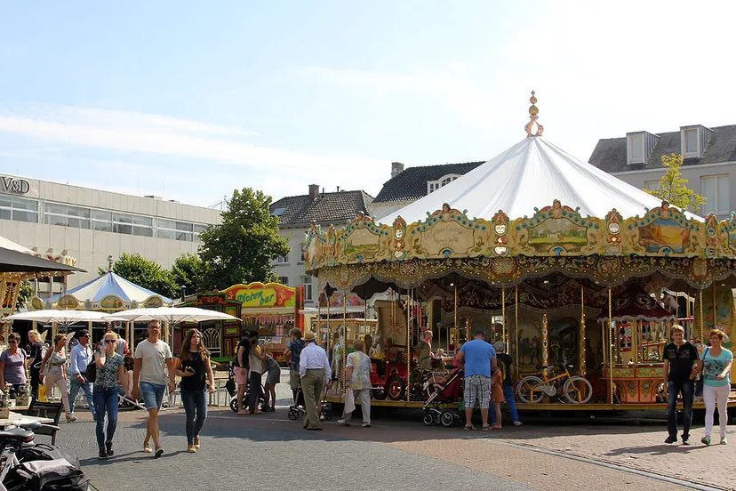 nostalgische kermis op de markt