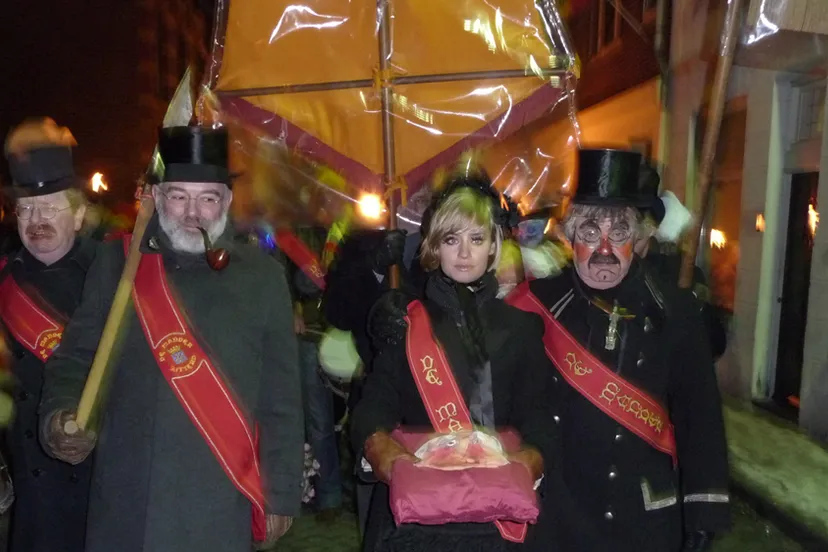 nqvkykr9isp5u82ozu7ew1o4h maske begrave