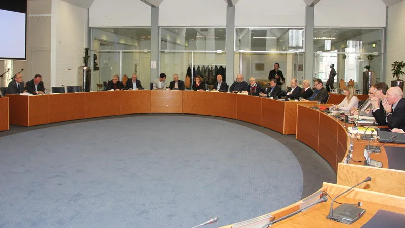 nxt6fp21v1lhmln2qpzes87e8 raadszaal geleen