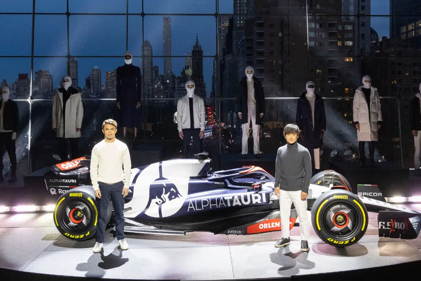 nyck de vries en yuki tsunoda bij de nieuwe alphatauri