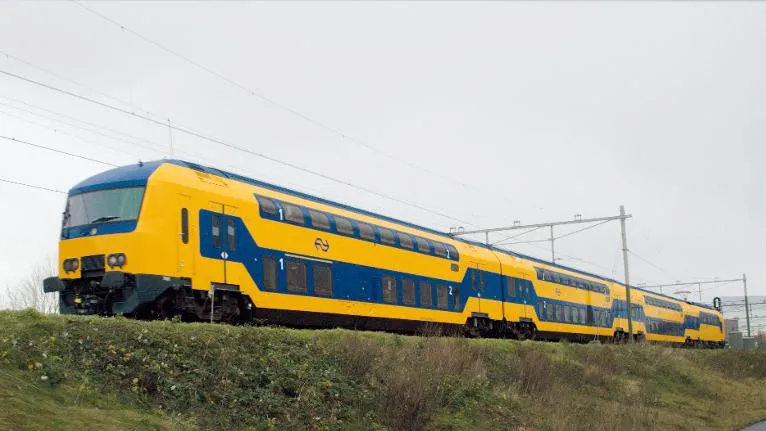 o4b7230q44k8ngfy1nor43zv5 nieuwe intercity exterireur