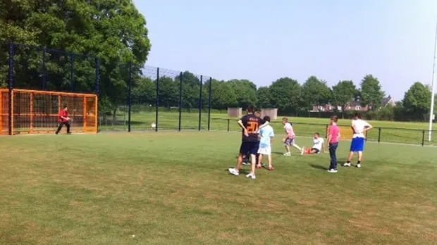 o4fp4j4eonqmvfjwosftvzkce bosspark voetbal