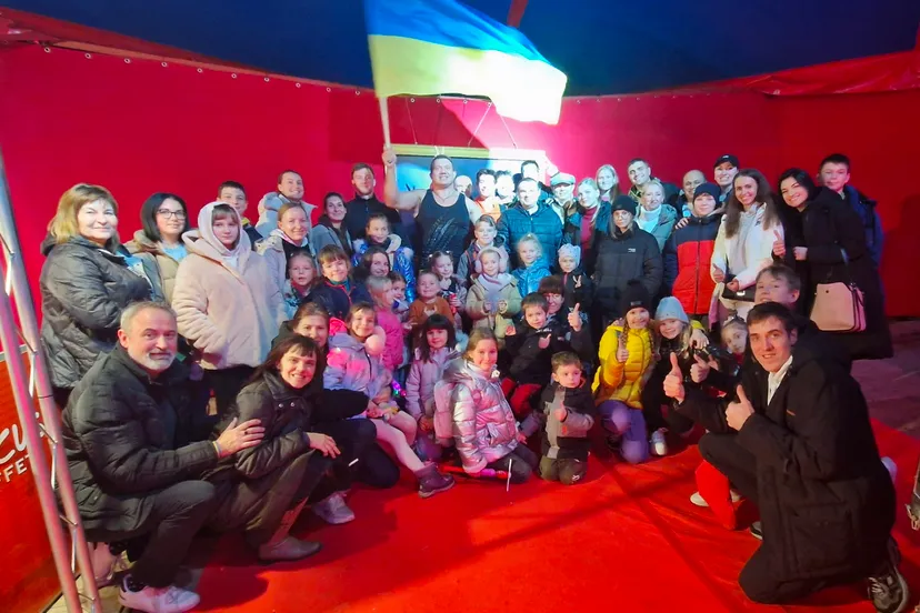 oekraiense gasten op de foto met denis ilchenko alias hercules