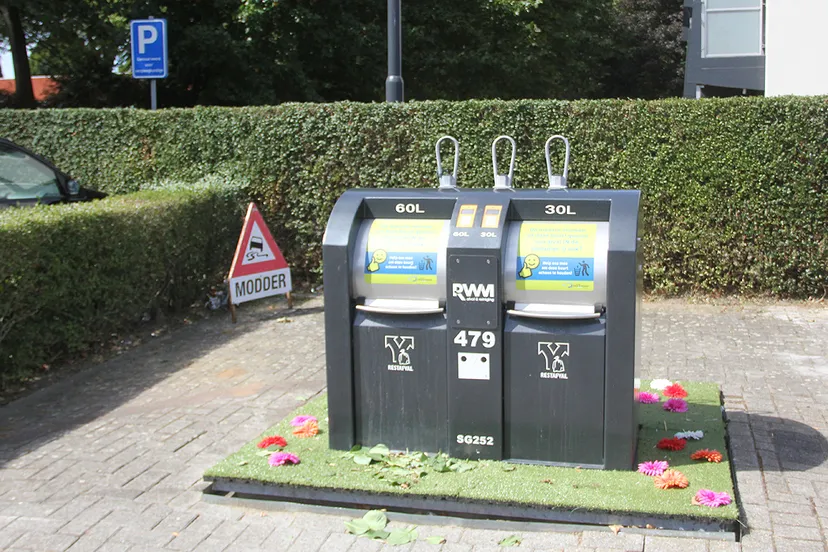 ogi dempseystraat kunstgras kunstbloemen opgefleurd