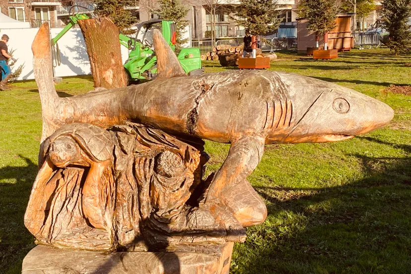 oktoberfeest sittard 2022 woodcarving langs de biergarten