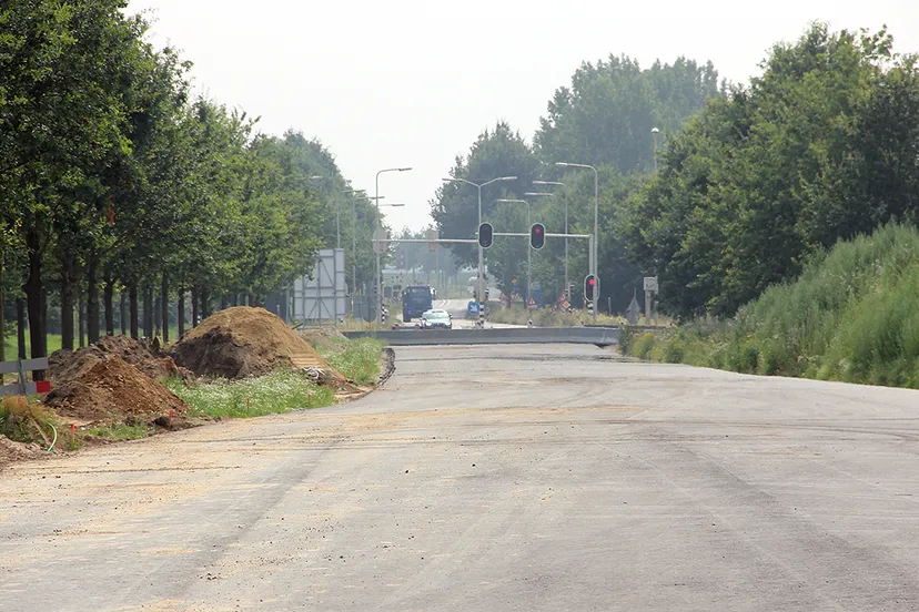 ongelijkvloerse kruising n276 dr nolenslaan asfalt richting hoogveld