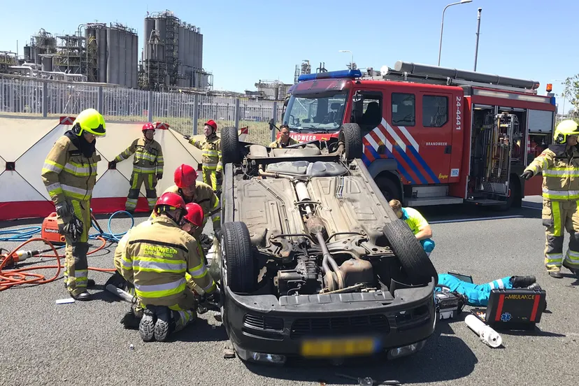 ongeval a76 auto over de kop weginspecteur ron