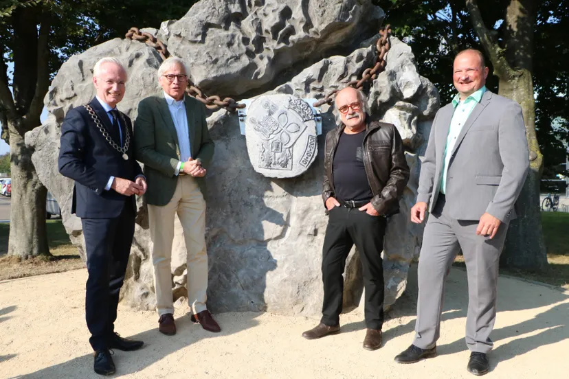 onthulling kunstwerk bij foroxity