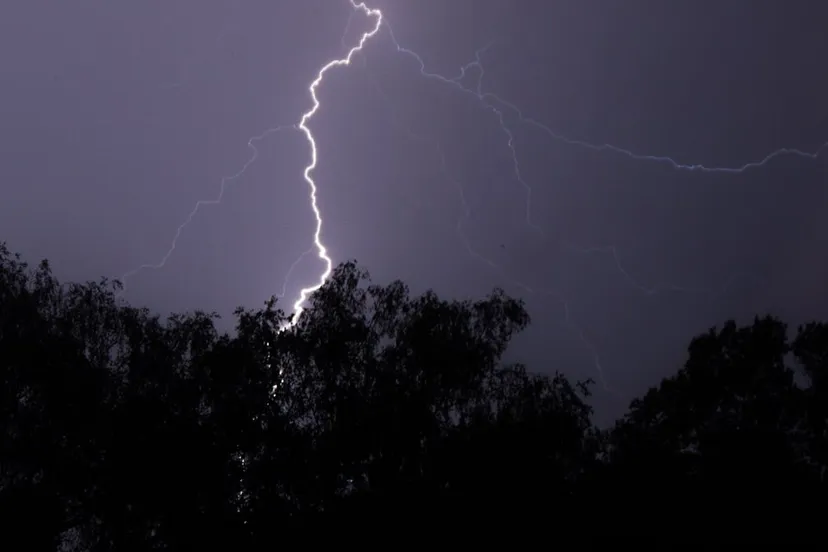 onweer blikseminslag 1 1