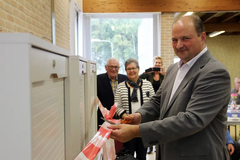 opening internetcorner trefpunt munstergeleen door leon geilen wethouder