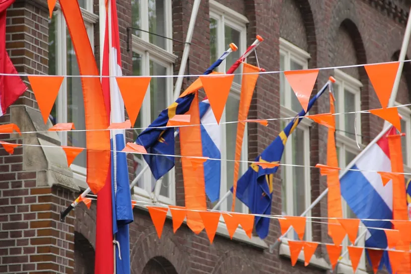 oranje vlaggetjes