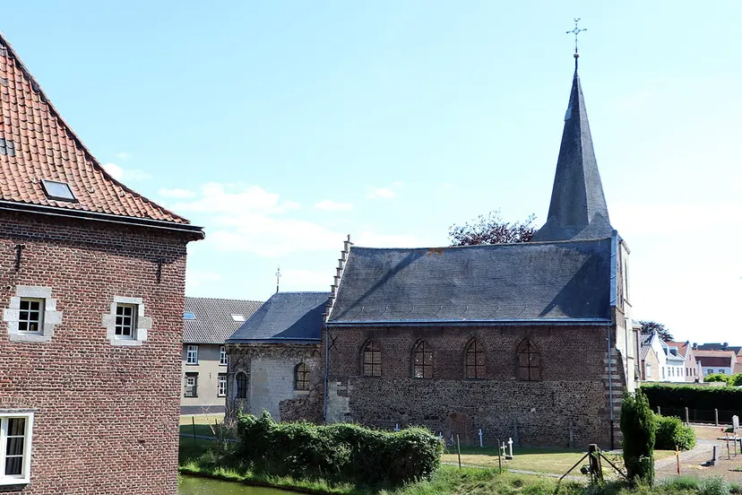 oude salviuskerkje limbricht mei 2020 gezien vanaf kasteelbrug