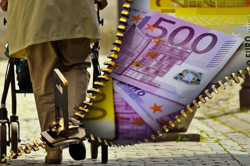 oudere achter rollator pensioengeld