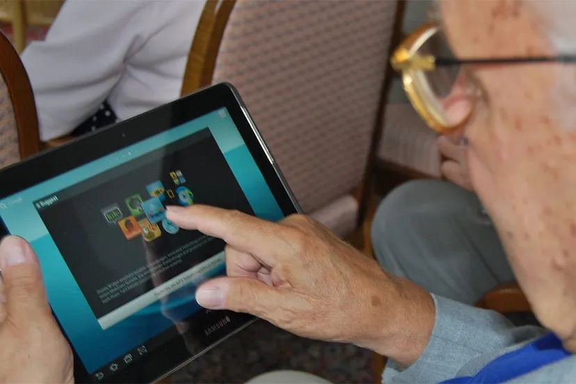 ouderen tablet internet