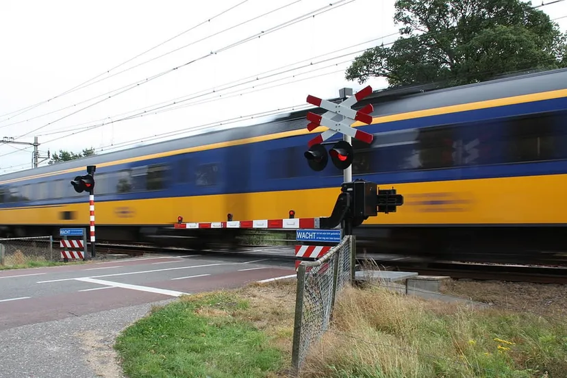 overweg bij echt silver spoon cc by sa 30