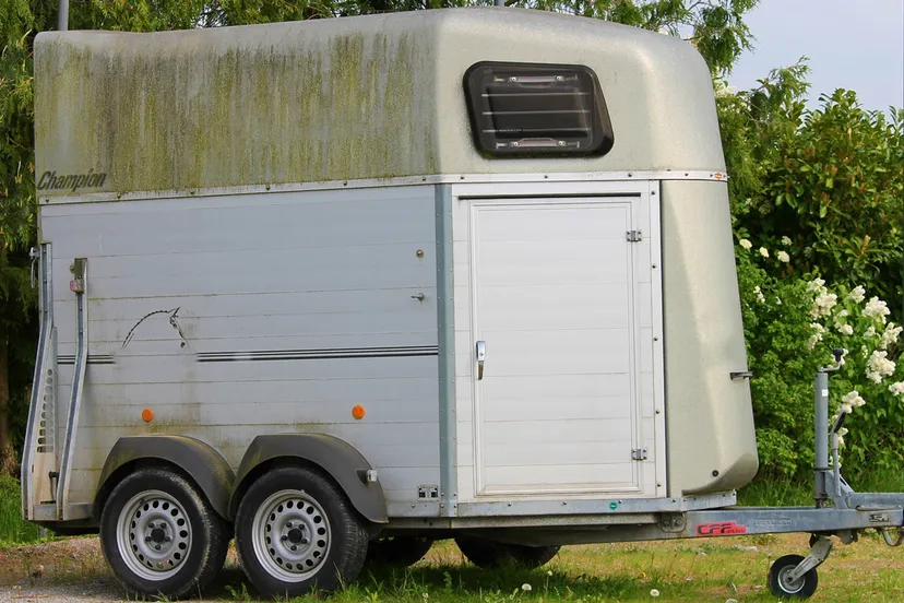 paardentrailer manfred richter via pixabay cc0