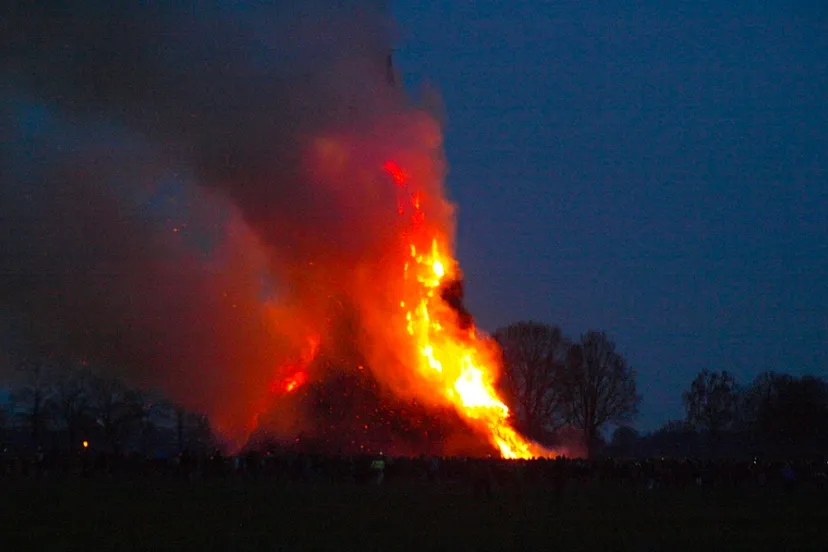 paasvuur espelo marjolein cc by 20 via wikimedia commons