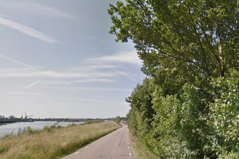 parallelweg born langs julianakanaal