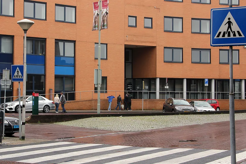 parkeerplek genoeg op stationsplein
