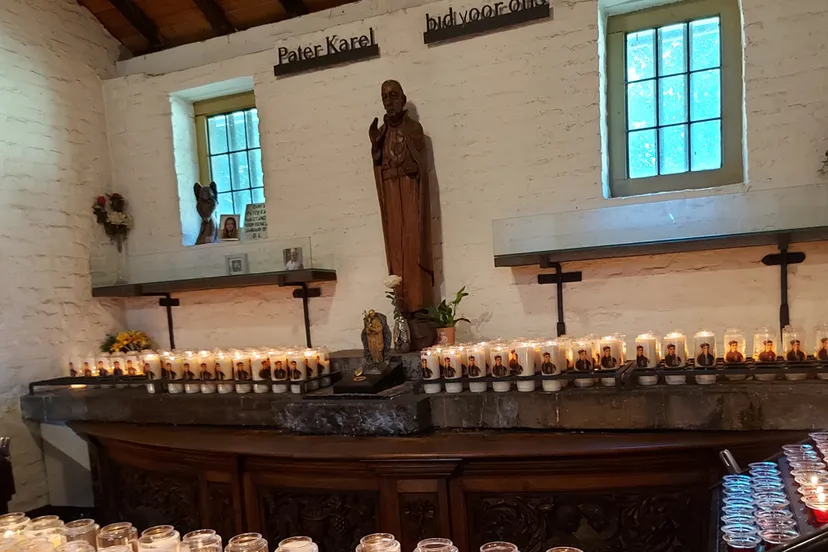 pater karel kapel kaarsen