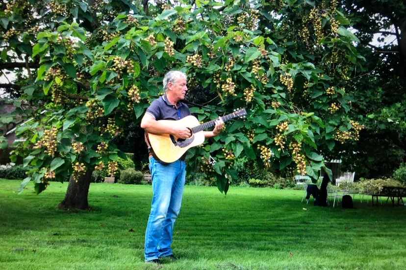 paul van huet in tuin agnetenberg