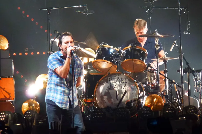 pearl jam 2013 lugnuts cc by sa 30 via wikimedia commons